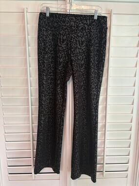 Crazy Larry Black And Silver Metallic Flare Leg Pull On Pants Size 6